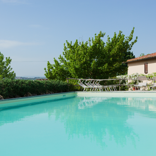 Fuga dalla città CRUnch con ingresso in piscina